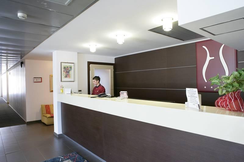 Hotel Sporting Помеция Экстерьер фото